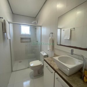 Casa com 450m², 4 dormitórios, 2 vagas, no bairro Rio Branco em Caxias do Sul para Comprar