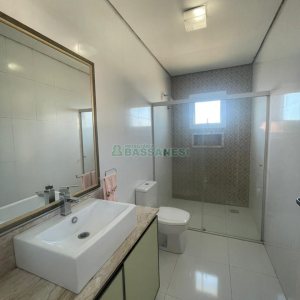 Casa com 450m², 4 dormitórios, 2 vagas, no bairro Rio Branco em Caxias do Sul para Comprar