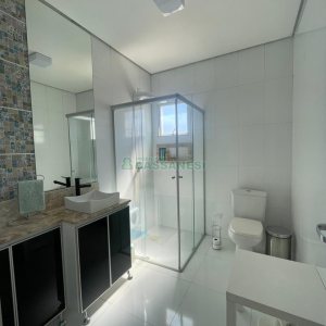 Casa com 450m², 4 dormitórios, 2 vagas, no bairro Rio Branco em Caxias do Sul para Comprar