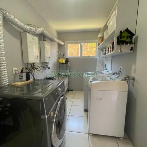 Casa com 450m², 4 dormitórios, 2 vagas, no bairro Rio Branco em Caxias do Sul para Comprar