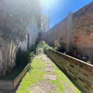 Casa com 450m², 4 dormitórios, 2 vagas, no bairro Rio Branco em Caxias do Sul para Comprar