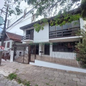 Casa com 160m², 3 dormitórios, 1 vaga, no bairro Rio Branco em Caxias do Sul para Alugar