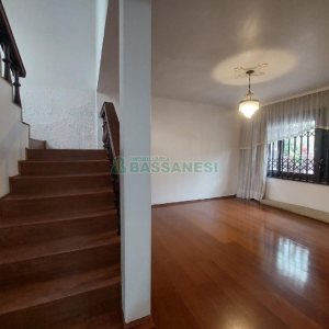 Casa com 160m², 3 dormitórios, 1 vaga, no bairro Rio Branco em Caxias do Sul para Alugar