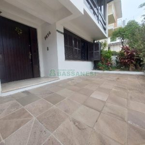 Casa com 160m², 3 dormitórios, 1 vaga, no bairro Rio Branco em Caxias do Sul para Alugar