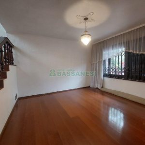 Casa com 160m², 3 dormitórios, 1 vaga, no bairro Rio Branco em Caxias do Sul para Alugar