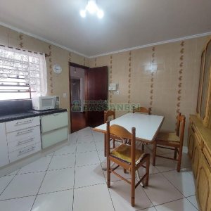 Casa com 160m², 3 dormitórios, 1 vaga, no bairro Rio Branco em Caxias do Sul para Alugar