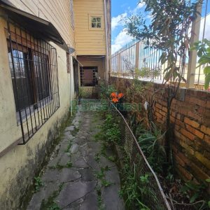 Casa com 222m², 4 dormitórios, 2 vagas, no bairro Marechal Floriano em Caxias do Sul para Comprar