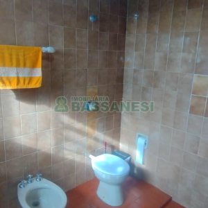 Casa com 146m², 3 dormitórios, 1 vaga, no bairro Diamantino em Caxias do Sul para Comprar