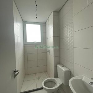 Apartamento com 63m², 2 dormitórios, 2 vagas, no bairro São Pelegrino em Caxias do Sul para Comprar