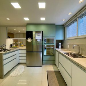 Apto Mobiliado com 181m², 3 dormitórios, 2 vagas, no bairro Exposição em Caxias do Sul para Alugar