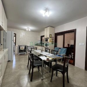 Apartamento com 144m², 3 dormitórios, 2 vagas, no bairro Panazzolo em Caxias do Sul para Alugar