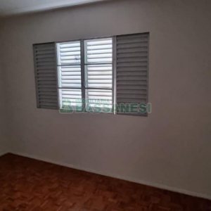 Casa com 100m², 3 dormitórios, 1 vaga, no bairro São Leopoldo em Caxias do Sul para Alugar
