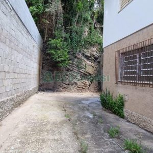 Casa com 100m², 3 dormitórios, 1 vaga, no bairro São Leopoldo em Caxias do Sul para Alugar