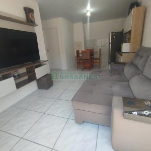 Casa com 52m², 2 dormitórios, 1 vaga, no bairro São Caetano em Caxias do Sul para Alugar