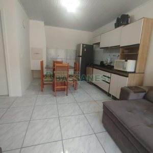 Casa com 52m², 2 dormitórios, 1 vaga, no bairro São Caetano em Caxias do Sul para Alugar