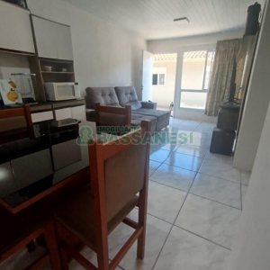 Casa com 52m², 2 dormitórios, 1 vaga, no bairro São Caetano em Caxias do Sul para Alugar