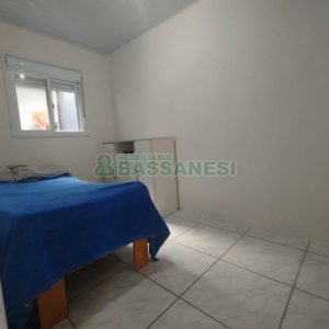 Casa com 52m², 2 dormitórios, 1 vaga, no bairro São Caetano em Caxias do Sul para Alugar