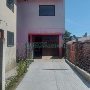 Casa com 100m², 3 dormitórios, 1 vaga, no bairro Kayser em Caxias do Sul para Alugar