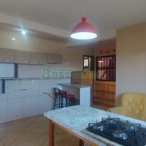 Casa com 100m², 3 dormitórios, 1 vaga, no bairro Kayser em Caxias do Sul para Alugar