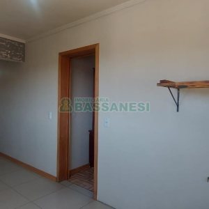 Casa com 100m², 3 dormitórios, 1 vaga, no bairro Kayser em Caxias do Sul para Alugar