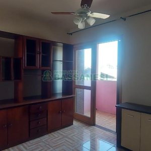 Casa com 100m², 3 dormitórios, 1 vaga, no bairro Kayser em Caxias do Sul para Alugar