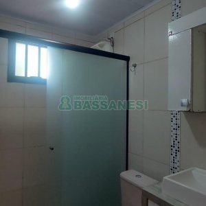 Casa com 100m², 3 dormitórios, 1 vaga, no bairro Kayser em Caxias do Sul para Alugar