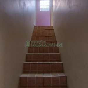 Casa com 100m², 3 dormitórios, 1 vaga, no bairro Kayser em Caxias do Sul para Alugar