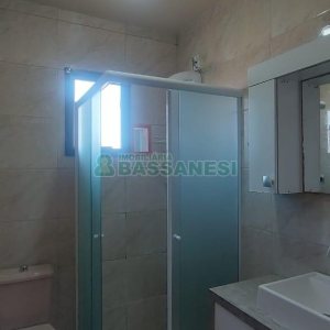 Casa com 100m², 3 dormitórios, 1 vaga, no bairro Kayser em Caxias do Sul para Alugar