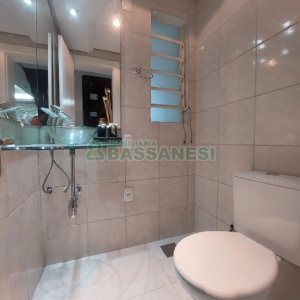 Sobrado com 90m², 2 dormitórios, 2 vagas, no bairro Parque Oasis em Caxias do Sul para Alugar