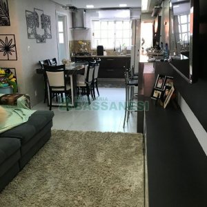 Sobrado com 90m², 2 dormitórios, 2 vagas, no bairro Parque Oasis em Caxias do Sul para Alugar