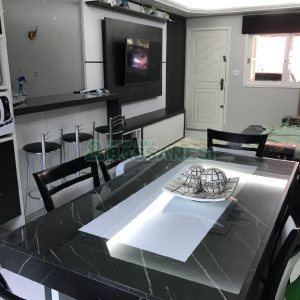 Sobrado com 90m², 2 dormitórios, 2 vagas, no bairro Parque Oasis em Caxias do Sul para Alugar