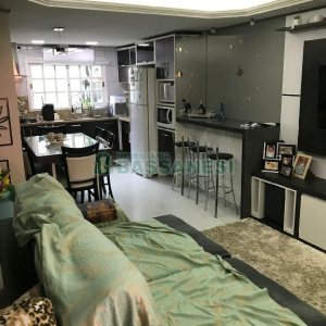 Sobrado com 90m², 2 dormitórios, 2 vagas, no bairro Parque Oasis em Caxias do Sul para Alugar