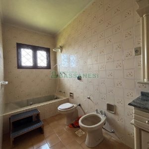 Casa com 278m², 5 dormitórios, 10 vagas, no bairro Santa Lúcia em Caxias do Sul para Alugar