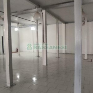 Pavilhão com 891m², no bairro Esplanada em Caxias do Sul para Alugar