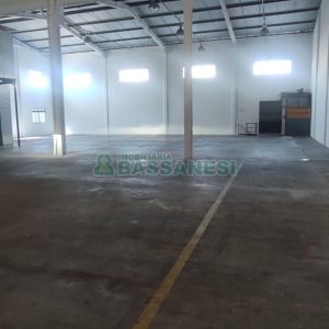 Pavilhão com 891m², no bairro Esplanada em Caxias do Sul para Alugar