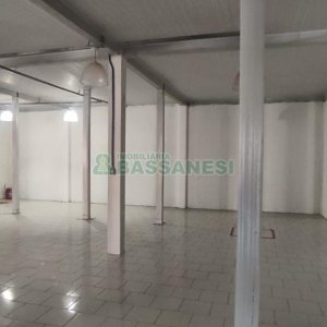 Pavilhão com 891m², no bairro Esplanada em Caxias do Sul para Alugar