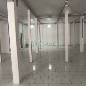 Pavilhão com 891m², no bairro Esplanada em Caxias do Sul para Alugar