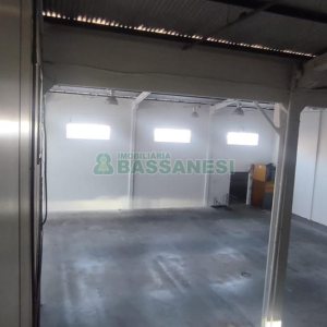 Pavilhão com 891m², no bairro Esplanada em Caxias do Sul para Alugar