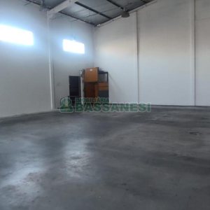 Pavilhão com 891m², no bairro Esplanada em Caxias do Sul para Alugar