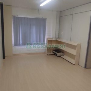 Pavilhão com 891m², no bairro Esplanada em Caxias do Sul para Alugar