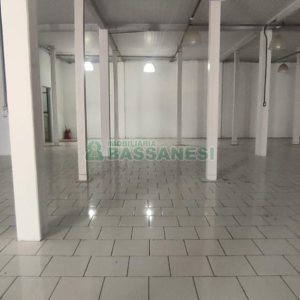 Pavilhão com 891m², no bairro Esplanada em Caxias do Sul para Alugar