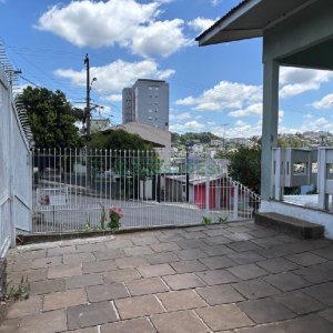 Casa com 150m², 3 dormitórios, 1 vaga, no bairro Santa Lúcia em Caxias do Sul para Alugar