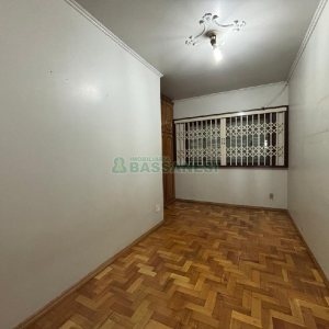 Casa com 150m², 3 dormitórios, 1 vaga, no bairro Santa Lúcia em Caxias do Sul para Alugar