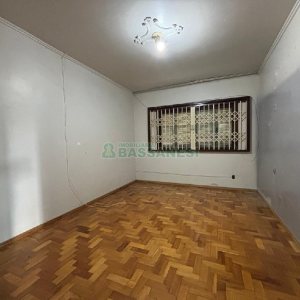 Casa com 150m², 3 dormitórios, 1 vaga, no bairro Santa Lúcia em Caxias do Sul para Alugar