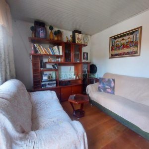 Casa com 100m², 3 dormitórios, 2 vagas, no bairro Panazzolo em Caxias do Sul para Alugar