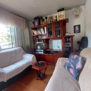 Casa com 100m², 3 dormitórios, 2 vagas, no bairro Panazzolo em Caxias do Sul para Alugar