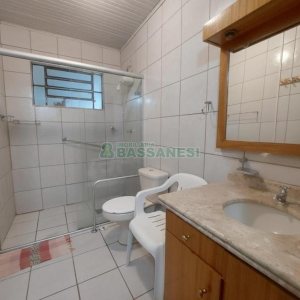 Casa com 100m², 3 dormitórios, 2 vagas, no bairro Panazzolo em Caxias do Sul para Alugar