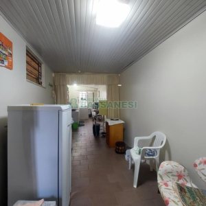 Casa com 100m², 3 dormitórios, 2 vagas, no bairro Panazzolo em Caxias do Sul para Alugar