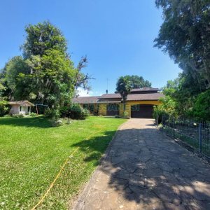 Casa com 350m², 5 dormitórios, 2 vagas, no bairro São Virgílio em Caxias do Sul para Alugar ou Comprar