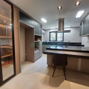 Casa com 350m², 5 dormitórios, 2 vagas, no bairro São Virgílio em Caxias do Sul para Alugar ou Comprar